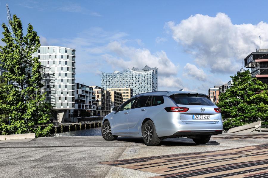  Opel Insignia Sports Tourer Turbo D 2017 года  (фото 12 из 40)
